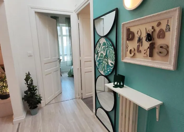 Cosy Jade T2 Bien Chauffe Quartier Chateau Apartment